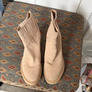 Stylish Tan Women's Boots 9.5